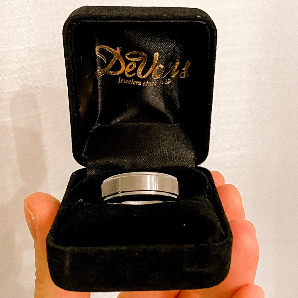 Men’s Tungsten Carbide wedding band